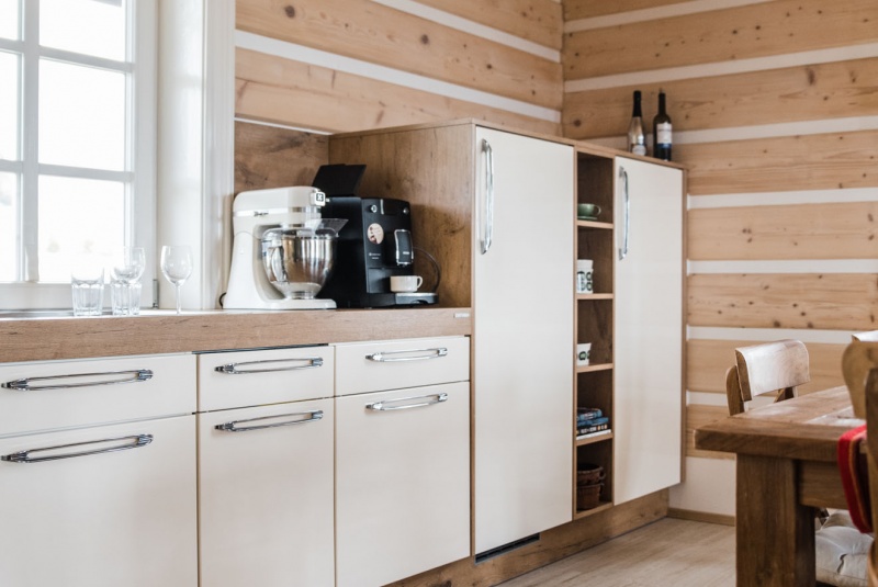 Reference / INTERDAN: MAGNOLIE LESK - LAK, DESKA - BURGUESA EICHE, 7,65m - foto Reference / INTERDAN: MAGNOLIE LESK - LAK, DESKA - BURGUESA EICHE, 7,65m - foto