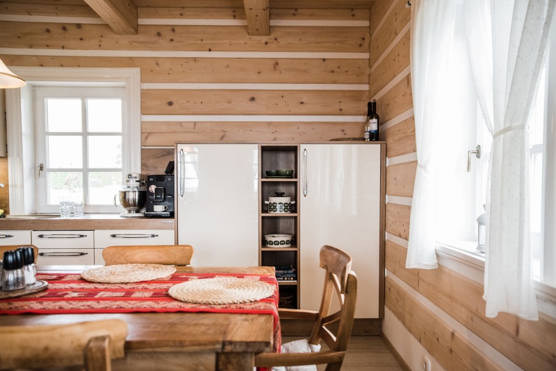 Reference / INTERDAN: MAGNOLIE LESK - LAK, DESKA - BURGUESA EICHE, 7,65m - foto Reference / INTERDAN: MAGNOLIE LESK - LAK, DESKA - BURGUESA EICHE, 7,65m - foto