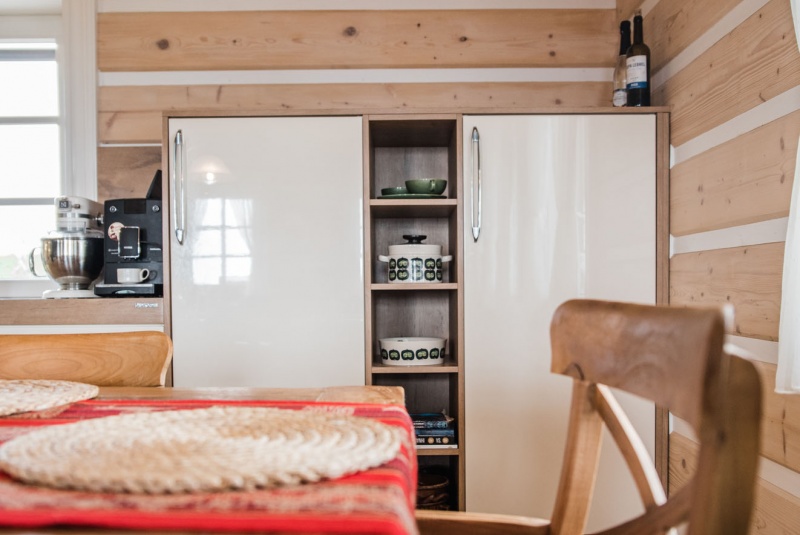 Reference / INTERDAN: MAGNOLIE LESK - LAK, DESKA - BURGUESA EICHE, 7,65m - foto Reference / INTERDAN: MAGNOLIE LESK - LAK, DESKA - BURGUESA EICHE, 7,65m - foto