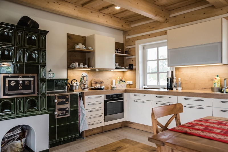 Reference / INTERDAN: MAGNOLIE LESK - LAK, DESKA - BURGUESA EICHE, 7,65m - foto Reference / INTERDAN: MAGNOLIE LESK - LAK, DESKA - BURGUESA EICHE, 7,65m - foto