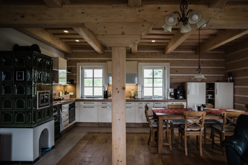 Reference / INTERDAN: MAGNOLIE LESK - LAK, DESKA - BURGUESA EICHE, 7,65m - foto Reference / INTERDAN: MAGNOLIE LESK - LAK, DESKA - BURGUESA EICHE, 7,65m - foto