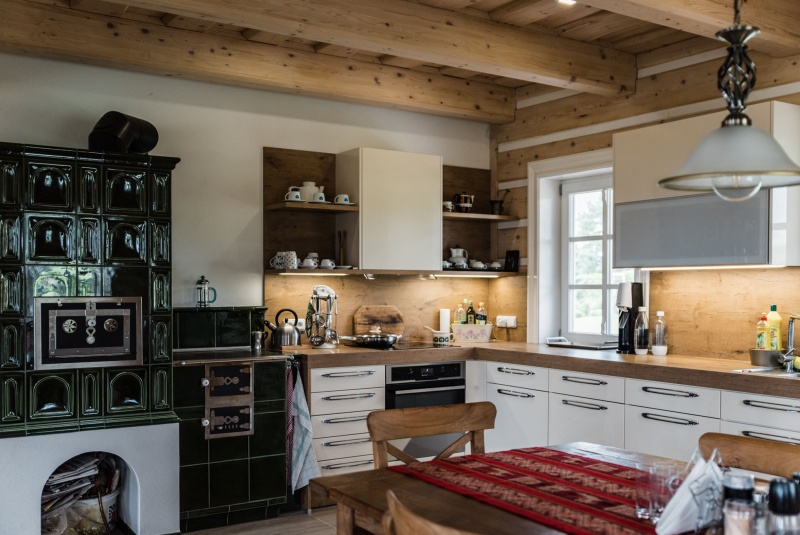 Reference / INTERDAN: MAGNOLIE LESK - LAK, DESKA - BURGUESA EICHE, 7,65m - foto Reference / INTERDAN: MAGNOLIE LESK - LAK, DESKA - BURGUESA EICHE, 7,65m - foto