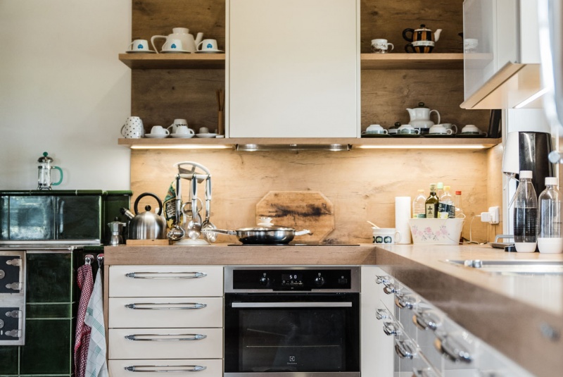 Reference / INTERDAN: MAGNOLIE LESK - LAK, DESKA - BURGUESA EICHE, 7,65m - foto Reference / INTERDAN: MAGNOLIE LESK - LAK, DESKA - BURGUESA EICHE, 7,65m - foto