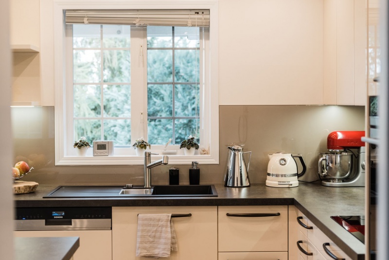 Reference / LIVING: MAGNOLIE LESK - LAK, DESKA - KERAMIKA, 8,45m - foto Reference / LIVING: MAGNOLIE LESK - LAK, DESKA - KERAMIKA, 8,45m - foto