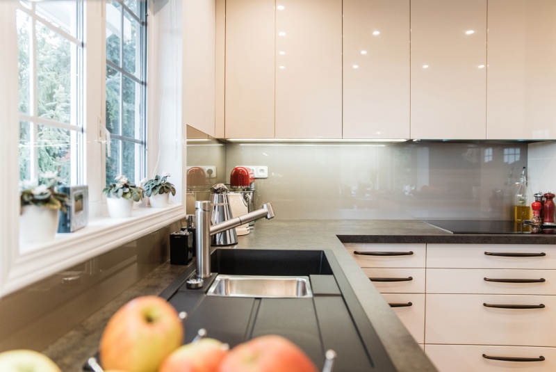 Reference / LIVING: MAGNOLIE LESK - LAK, DESKA - KERAMIKA, 8,45m - foto Reference / LIVING: MAGNOLIE LESK - LAK, DESKA - KERAMIKA, 8,45m - foto