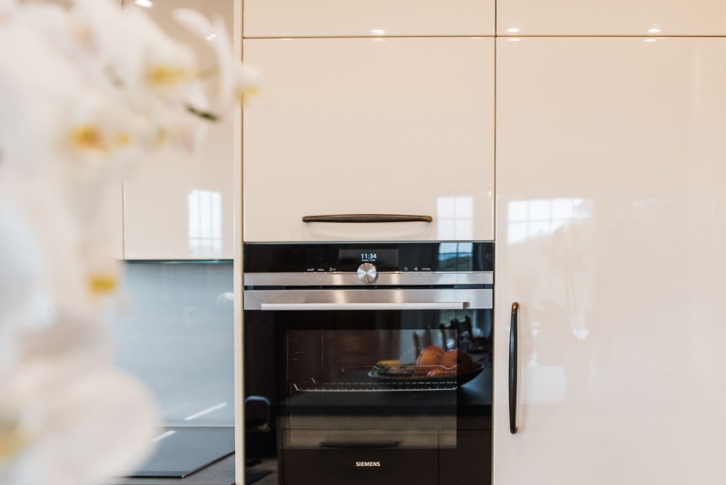 Reference / LIVING: MAGNOLIE LESK - LAK, DESKA - KERAMIKA, 8,45m - foto Reference / LIVING: MAGNOLIE LESK - LAK, DESKA - KERAMIKA, 8,45m - foto