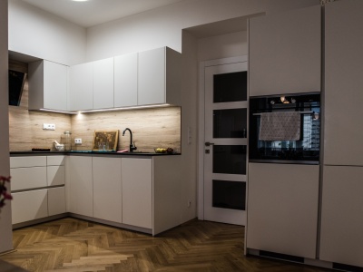 SILBERMOND: POLARWEISS MAT - LAK, DESKA - CORRO, 5,2m