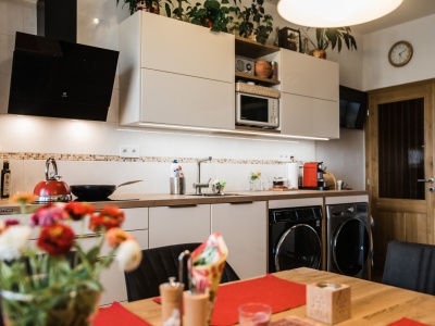 LIVING: MAGNOLIE LESK - LAK, DESKA - BURUGESA EICHE,  4,85m