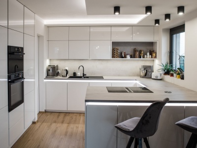 SILBERMOND: BÍLÝ LESK - LAK, DESKA - AGADIR, 9,57m