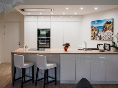 GRANADA: BÍLÝ LESK - LAK, DESKA - EICHE HELL, 10,08m