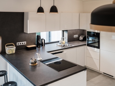 SILBERMOND: BÍLÝ LESK - LAK, DESKA - SIRUS, 9,45m