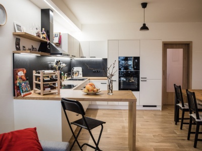 LIVING: POLARWEISS MAT - LAK, DESKA - SIRUS, 5,23m