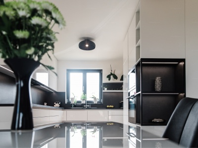 SILBERMOND: BÍLÝ LESK - LAK, DESKA - SIRUS,7,6m