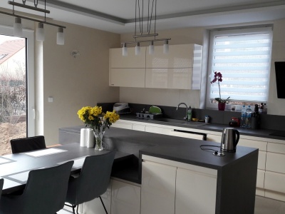 GRANADA: MAGNOLIA LESK - LACK, DESKA - SAFA, 7m