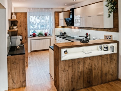 GRANADA: MAGNOLIE LESK - LAK, DESKA - BURGUESA EICHE, 8,5m