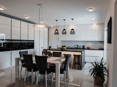 SILBERMOND: BÍLÝ LESK - LAK, DESKA - SIRUS, 10,4m