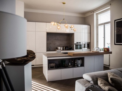 GRANADA: BÍLÝ LESK - LAK, DESKA - BETON, 6,8m